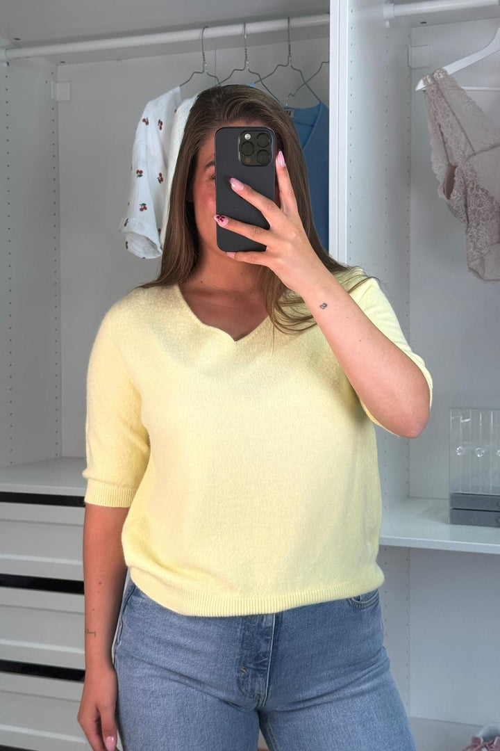 A-bee - Zara Strikbluse - Light yellow Strikbluser