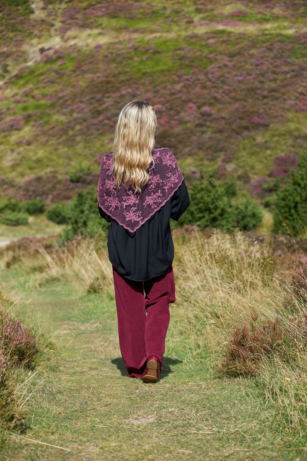 Black Colour - Bcmiriana Triangle Lace Scarf 3643 - Wine