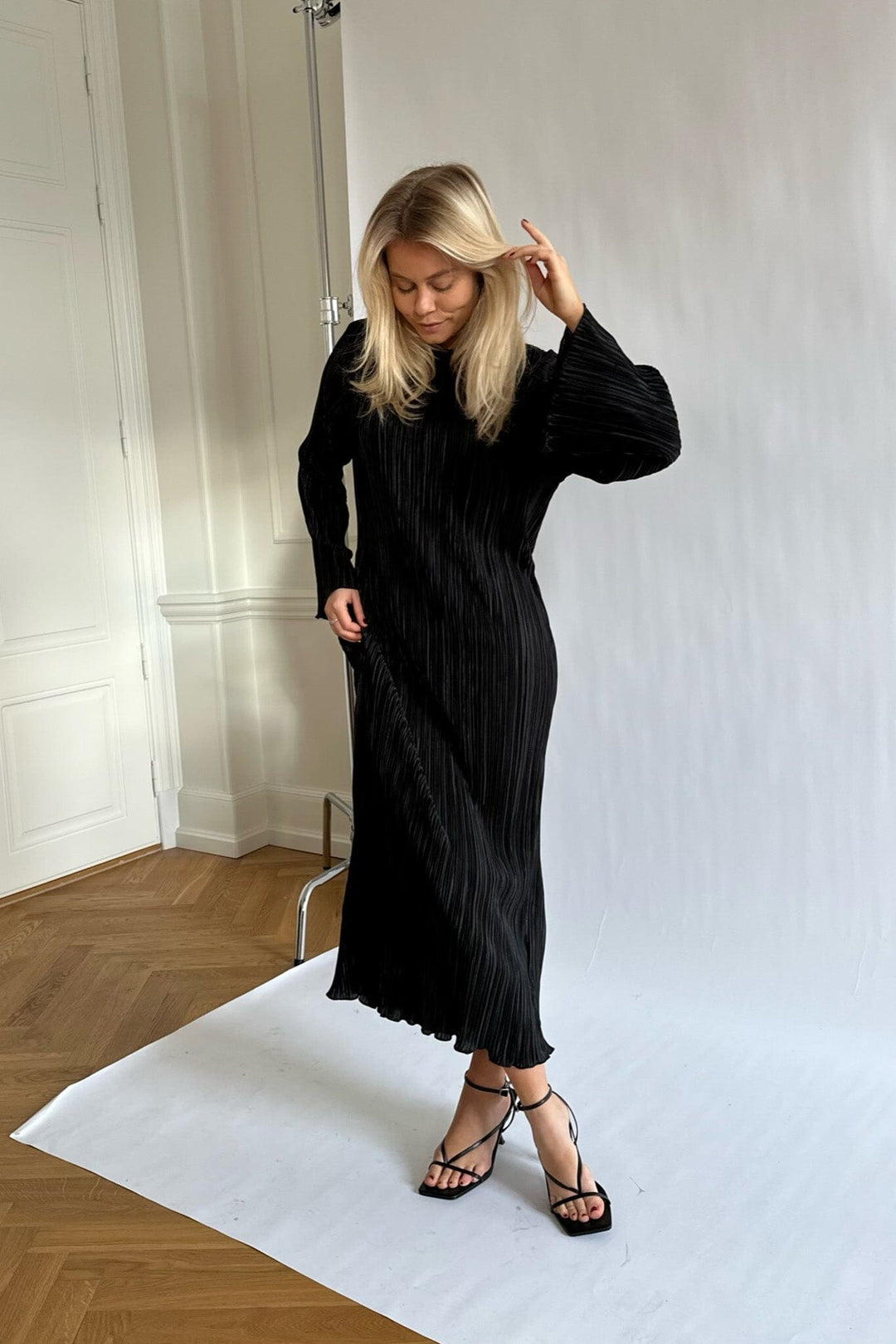 BYIC - Kellyic Long Plissé Dress - Black Kjoler