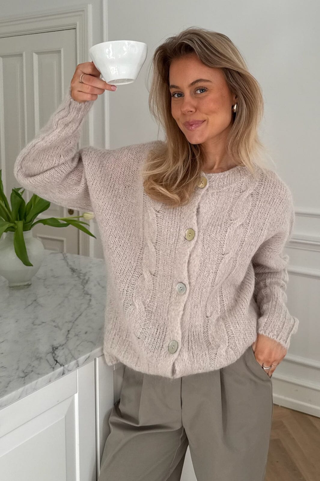 Forudbestilling - BYIC - Ditteic Cardigan 3420 - Beige Cardigans