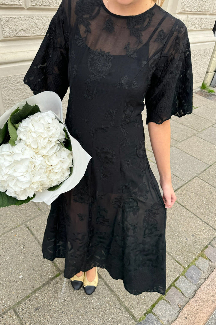 Forudbestilling - BYIC - Ellinoric Lace Long Dress - vb Vintage Black Kjoler