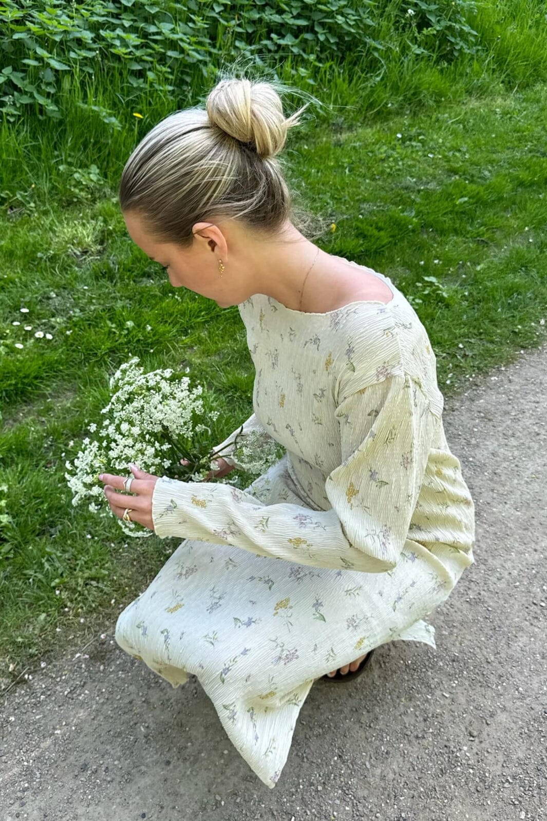 Forudbestilling - BYIC - Odaic Dress - cfp Creme Flower Print Kjoler