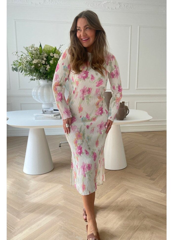 Forudbestilling - BYIC - Odaic Dress - pfbp Pink Flower Blush Print Kjoler