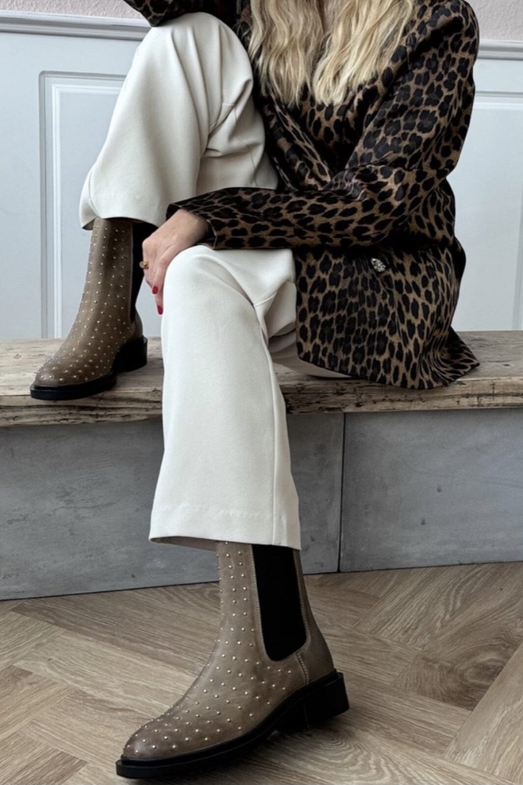 Forudbestilling - Copenhagen Shoes - Women Support Women - 024 Tabacco (Grey) Støvler