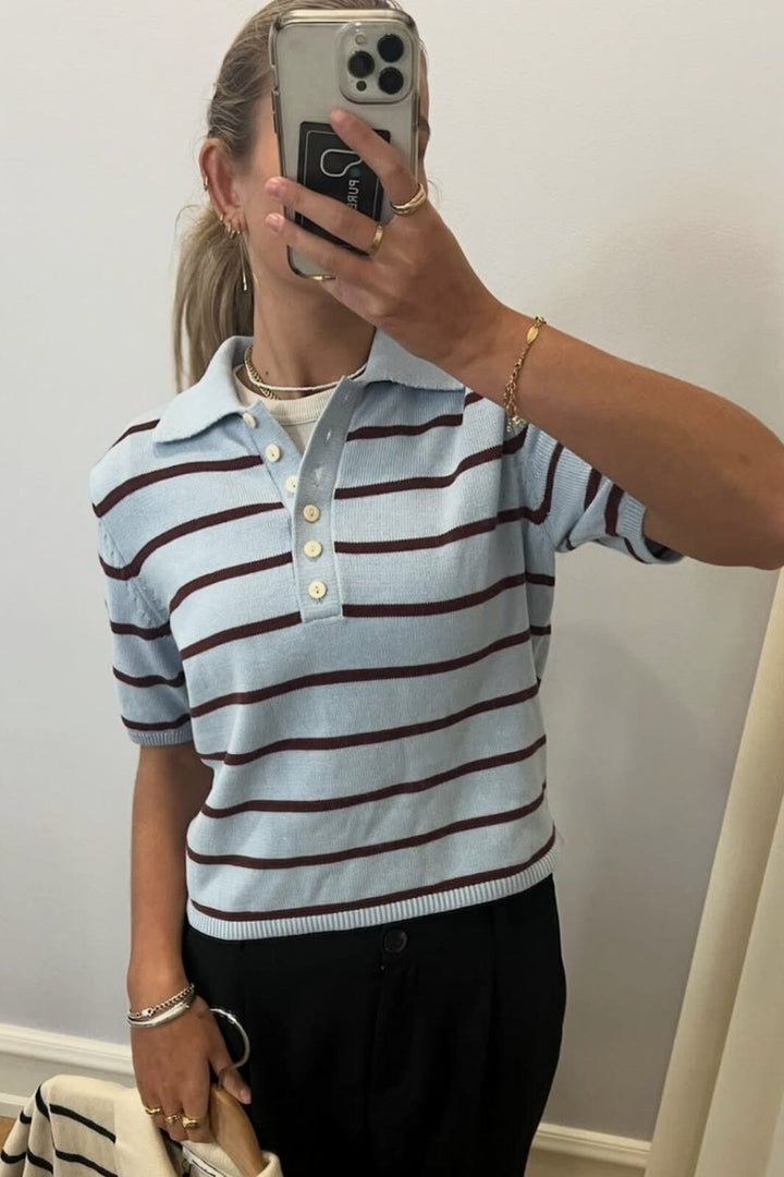 Forudbestilling - Modström - Malvamd Ss Stripe Polo 58746 - 11182 - Cashmere Blue Andorra Stripe Strikbluser