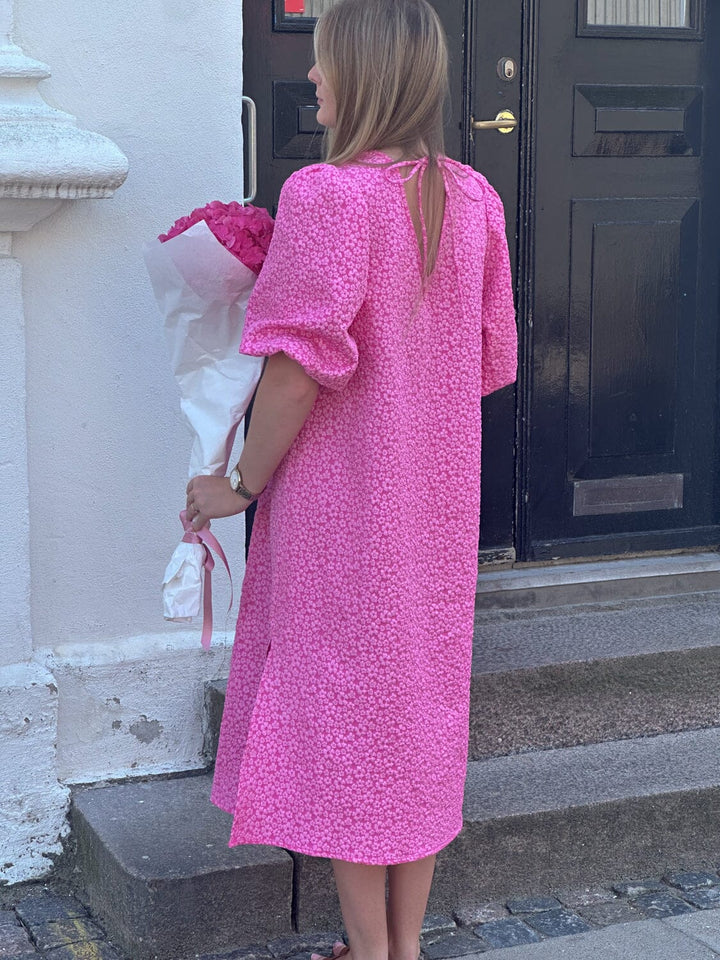 Forudbestilling - Noella - Reno Pastis Long Dress - 031 Bright Pink Kjoler