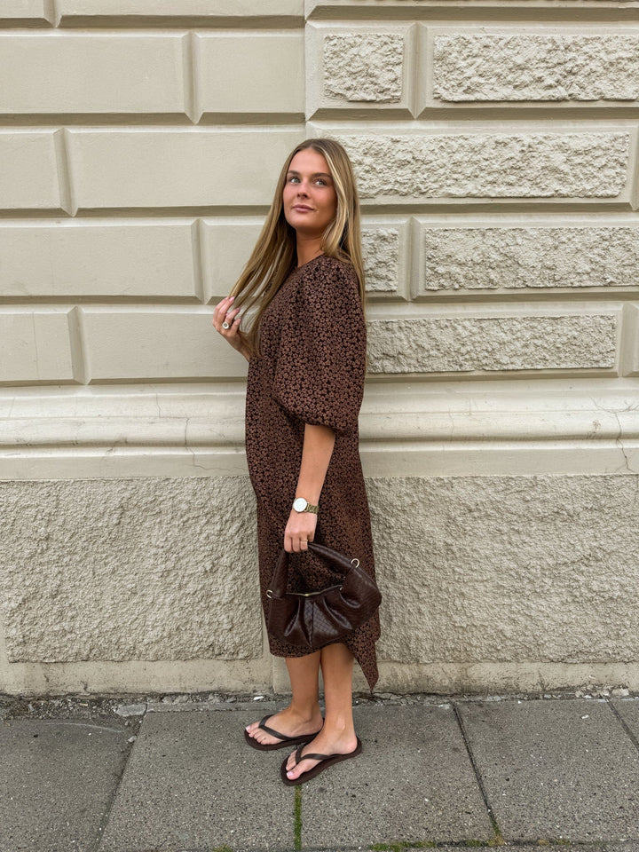 Forudbestilling - Noella - Reno Pastis Long Dress - 674 Chocolate Kjoler