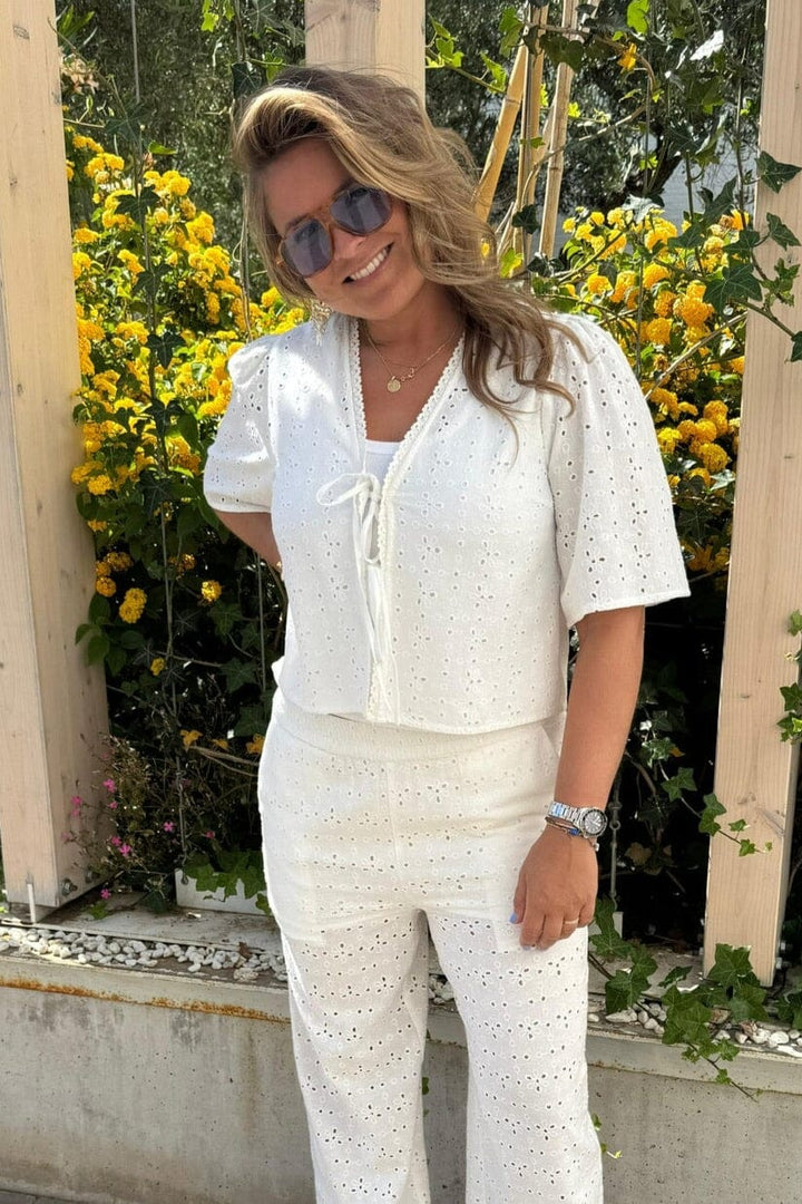 Forudbestilling - Pieces - Pctyla 2/4 V-Neck Tie Top Pp - 4935352 Cloud Cream Toppe