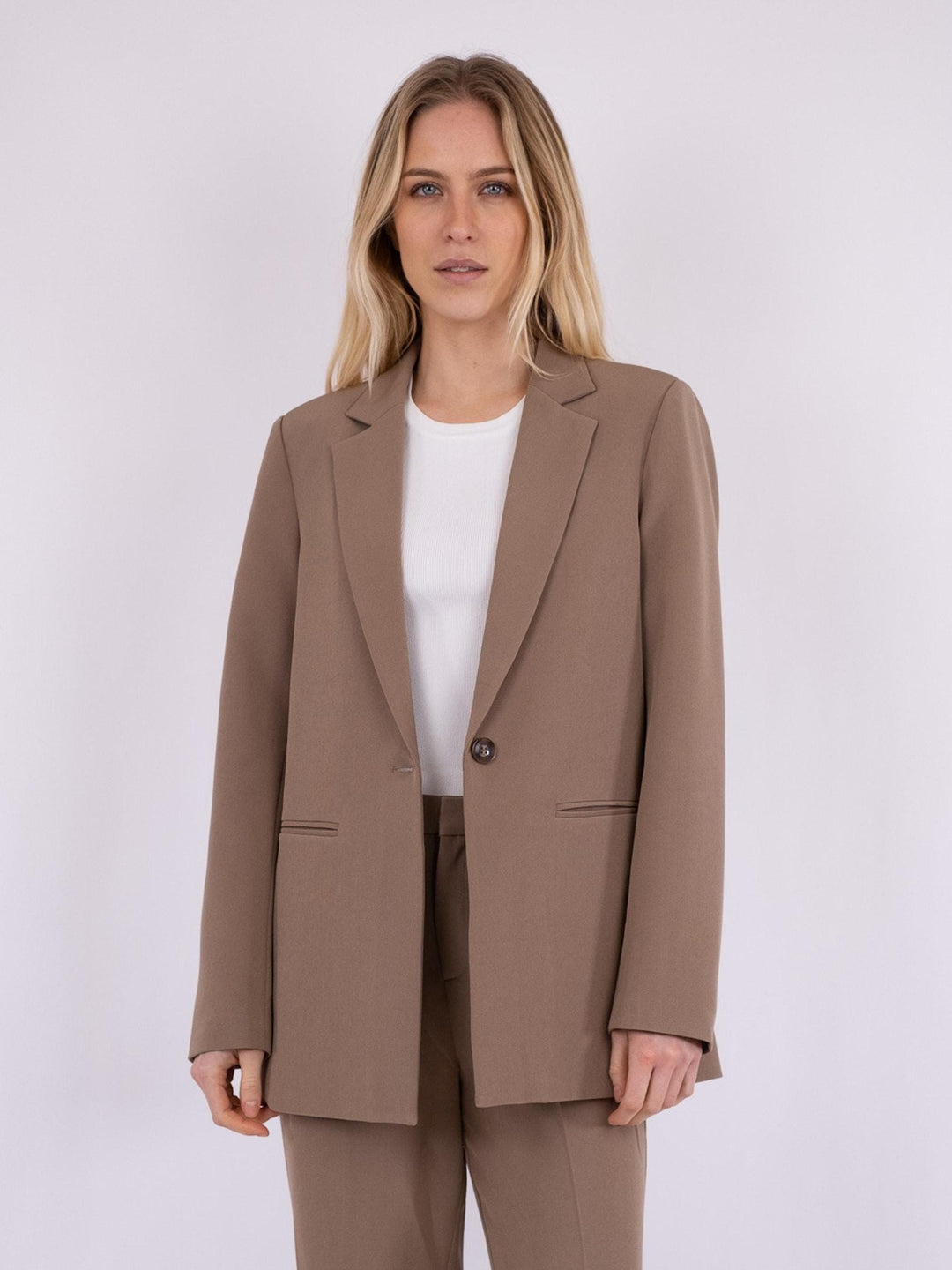 Neo Noir - Avery Suit Blazer - Dusty Brown Blazere