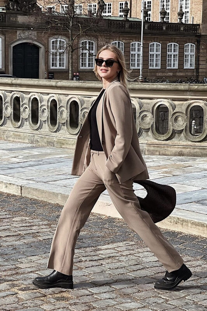 Neo Noir - Avery Suit Blazer - Dusty Brown Blazere