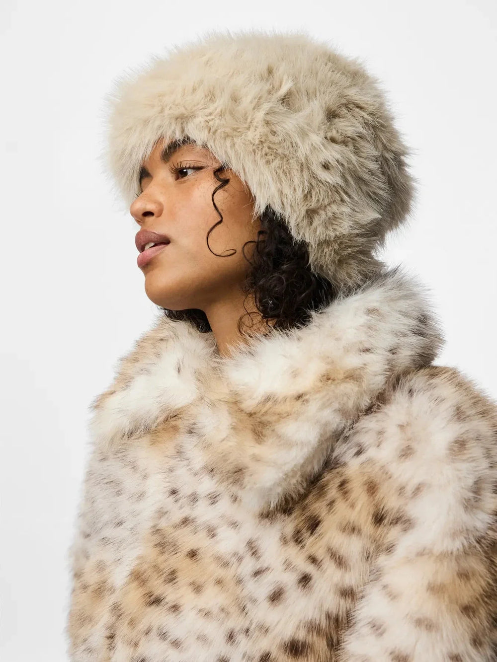 Pieces - Pcplush Fluffy Hat - 5023237 Porpoise Patchwork Huer