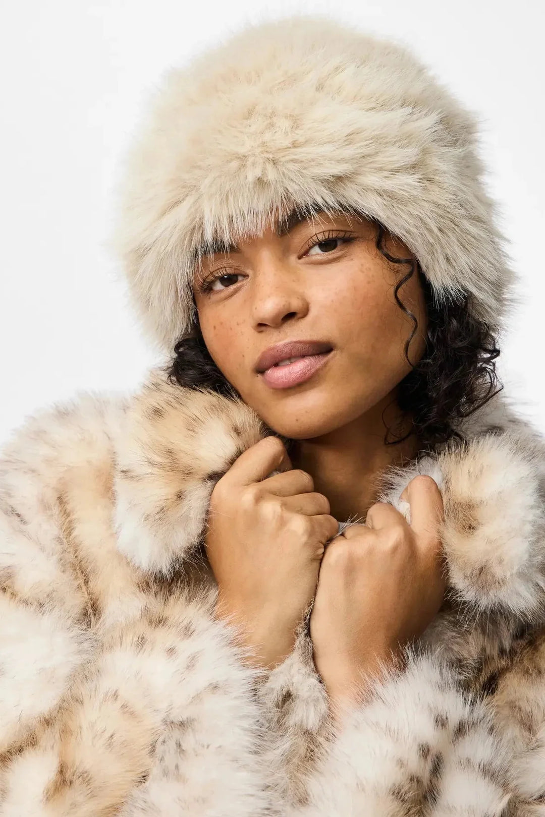 Pieces - Pcplush Fluffy Hat - 5023237 Porpoise Patchwork Huer