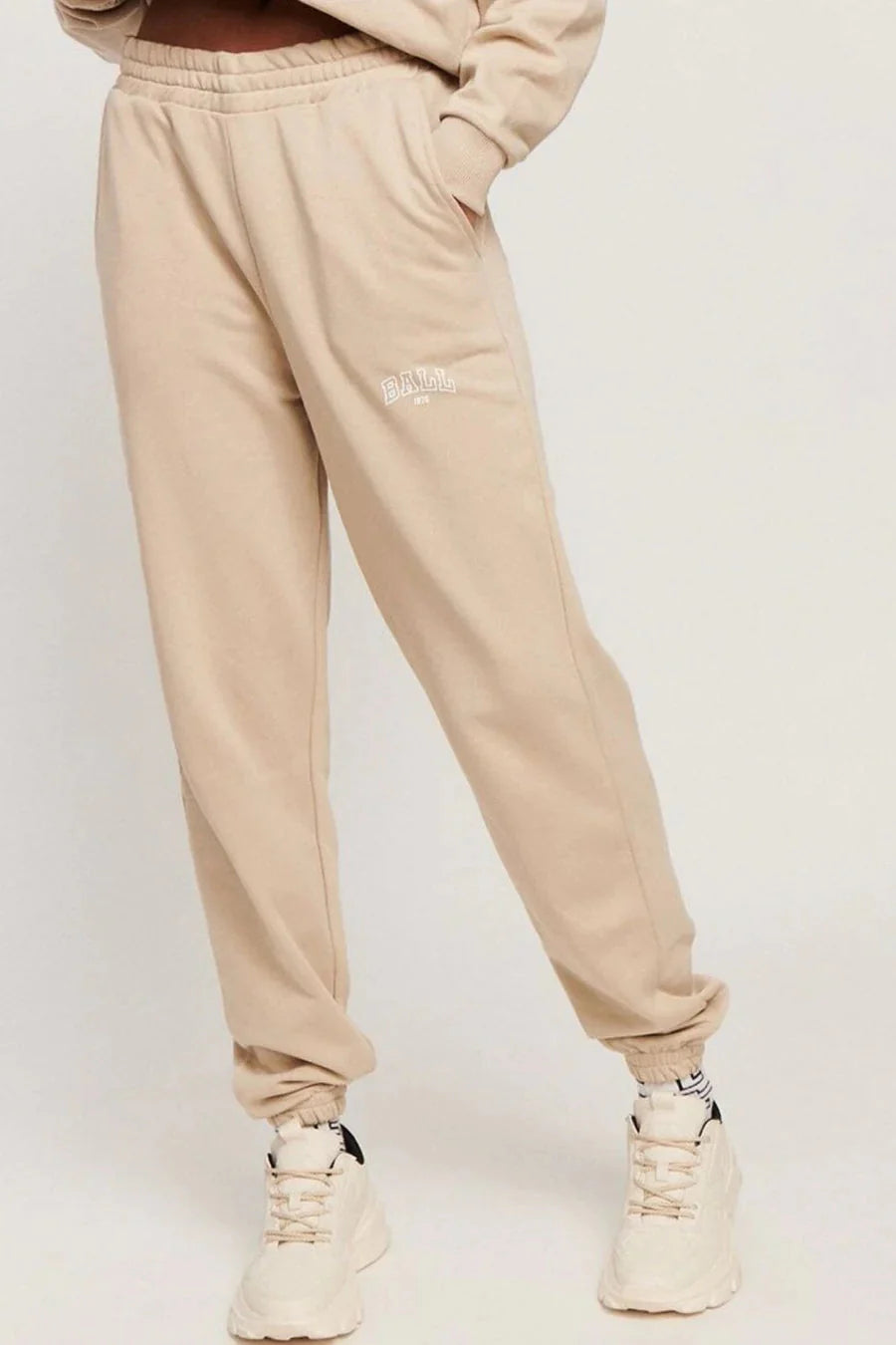 Sweatpants dam