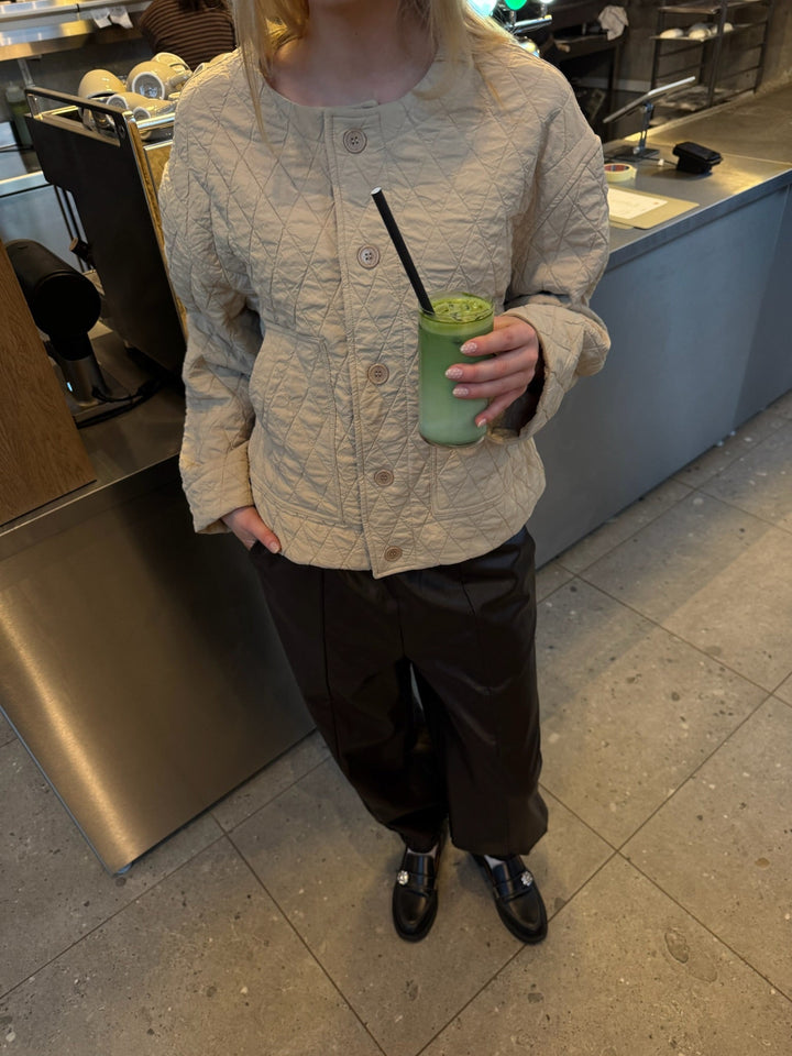 Sisters Point - Lisana-Ja 19700 - 206 - Sandstone