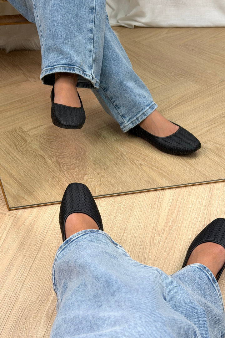 Bloom - Wisteria Ballet Flats - Black Ballerinaer 