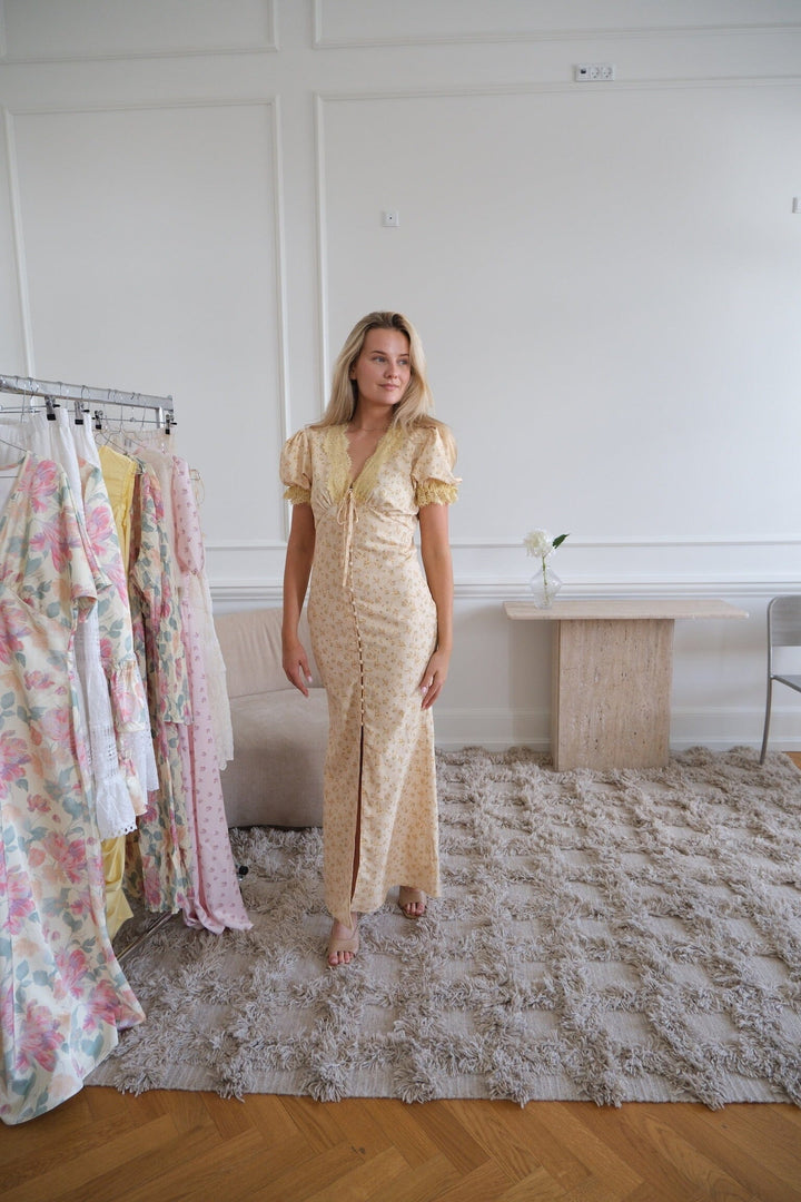 BYIC x Molly&My - Agneteic Long Dress A23810 - Yellow Flower Print Kjoler 