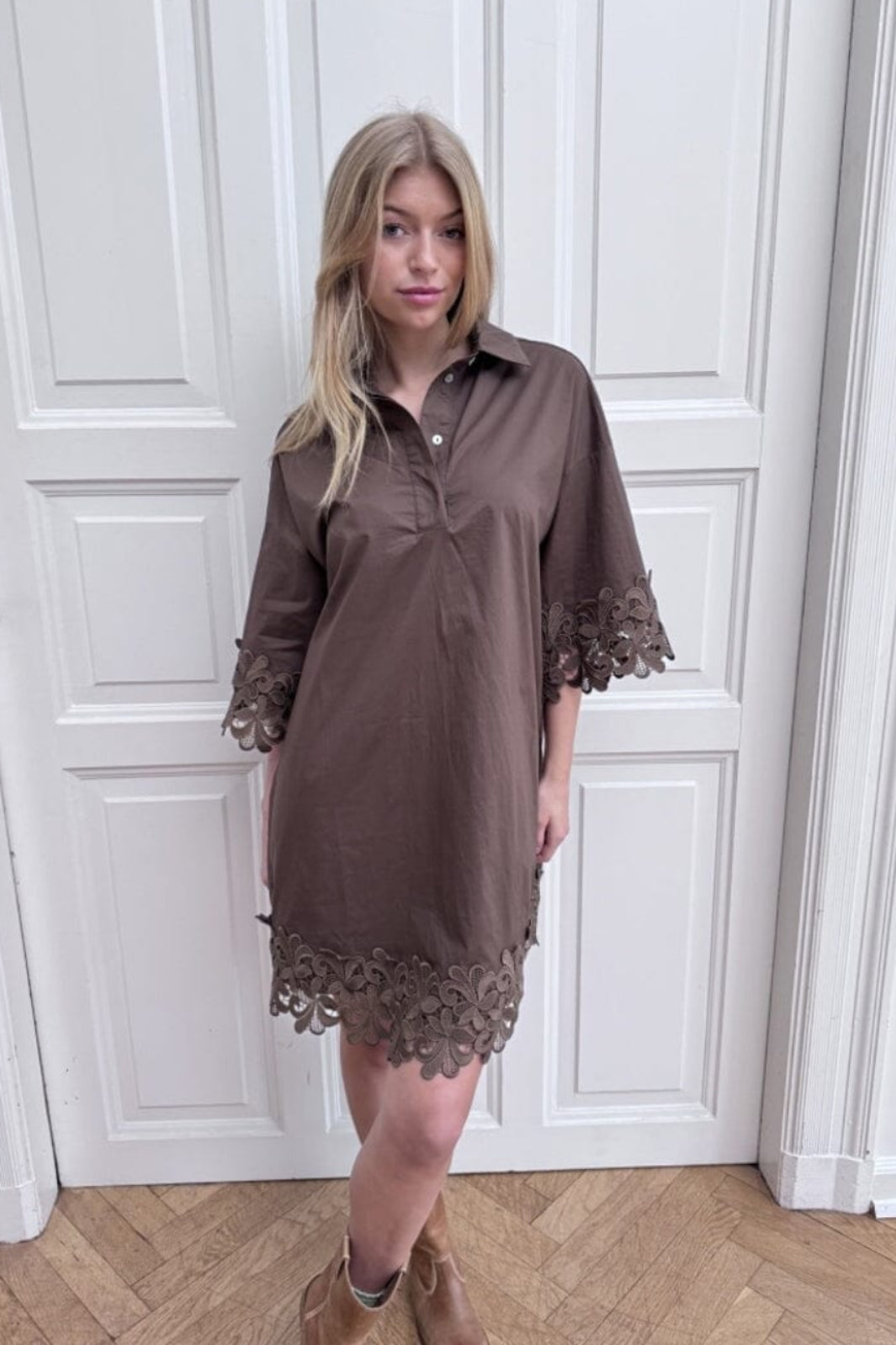 Continue - Klara Embrodery Dress 15188 - Brown