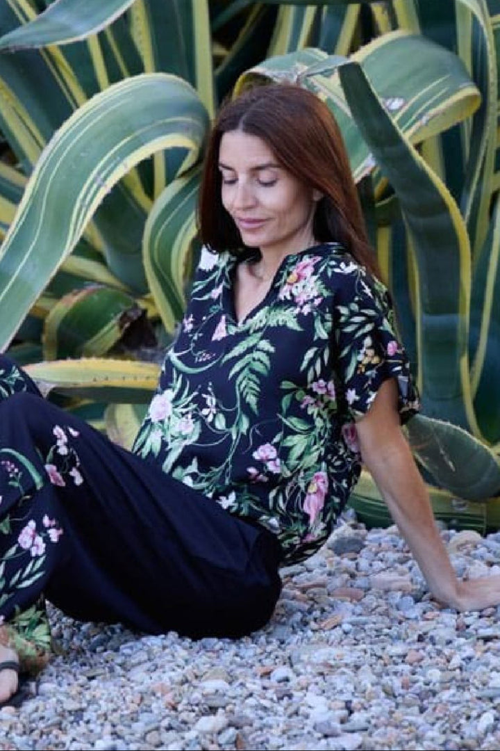 Förbeställning - Black Colour - Bczennia Blouse 40916 - Black Flower