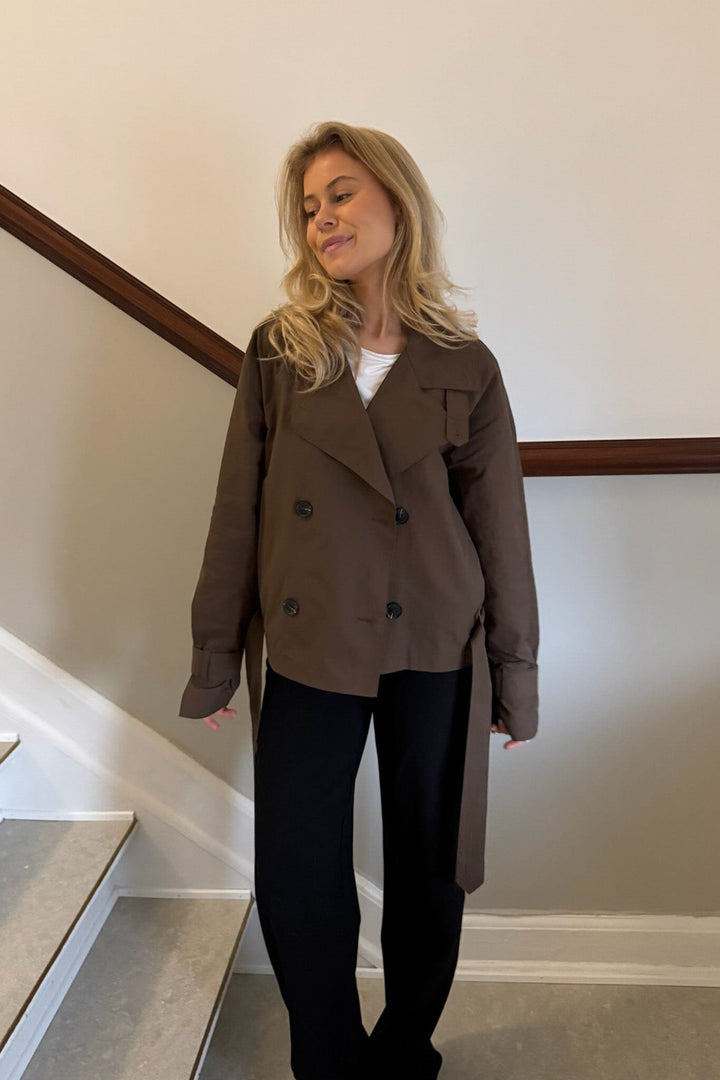 Forudbestilling - BYIC - Almaic Trenchcoat A2319 - Dark Brown Jakker 