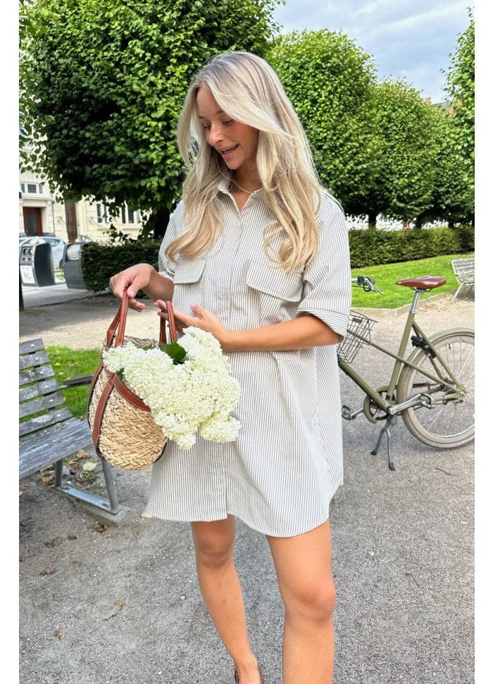 Forudbestilling - BYIC - Selda Shirt Dress - Dark Beige Woven Stripe Kjoler 