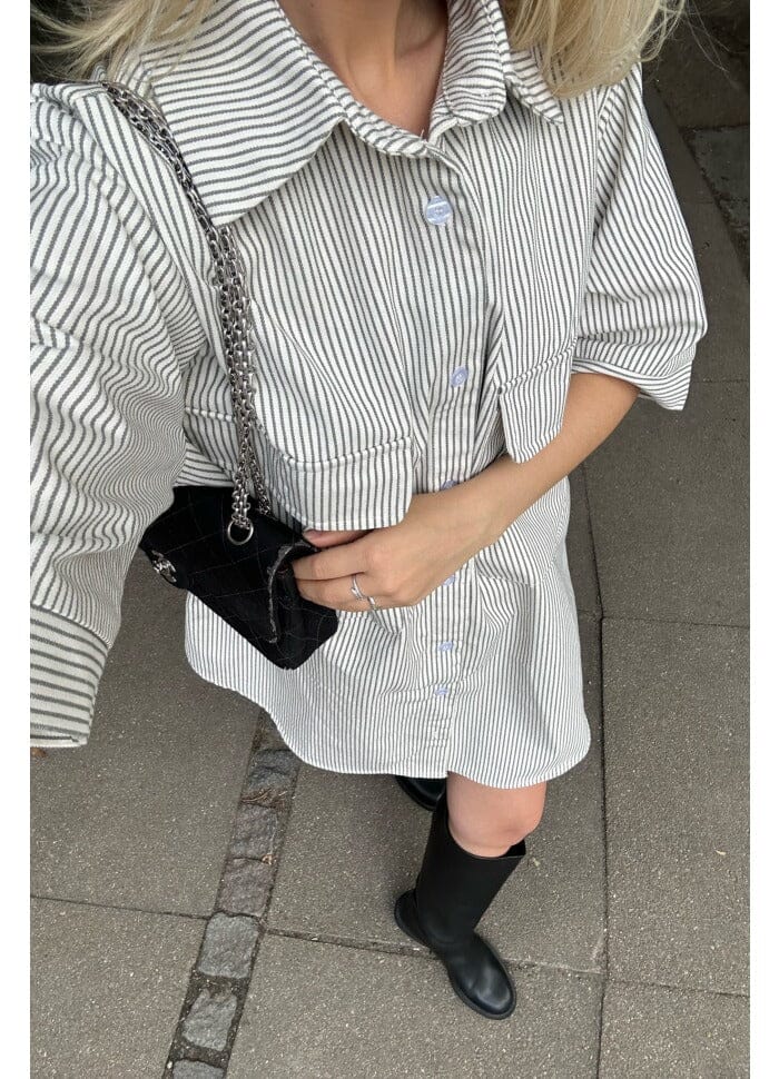 Forudbestilling - BYIC - Selda Shirt Dress - Dark Beige Woven Stripe Kjoler 