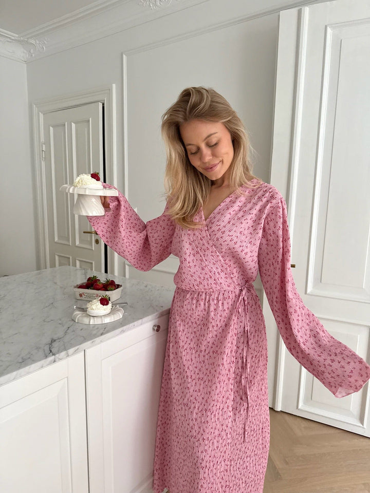 Forudbestilling - BYIC x Molly&My - Ofeliaic Long Wrap Dress A23640 - Pink Tiny Blossom Kjoler 