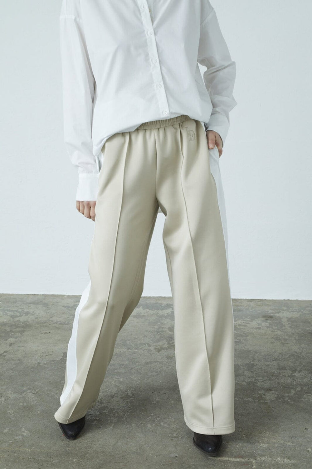 Love & Divine - Love1284 18469 - 119 - Sand/White