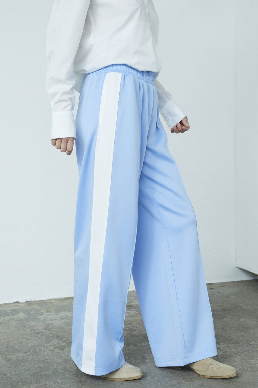 Love & Divine - Love1284 18469 - 445 - D. Blue/White