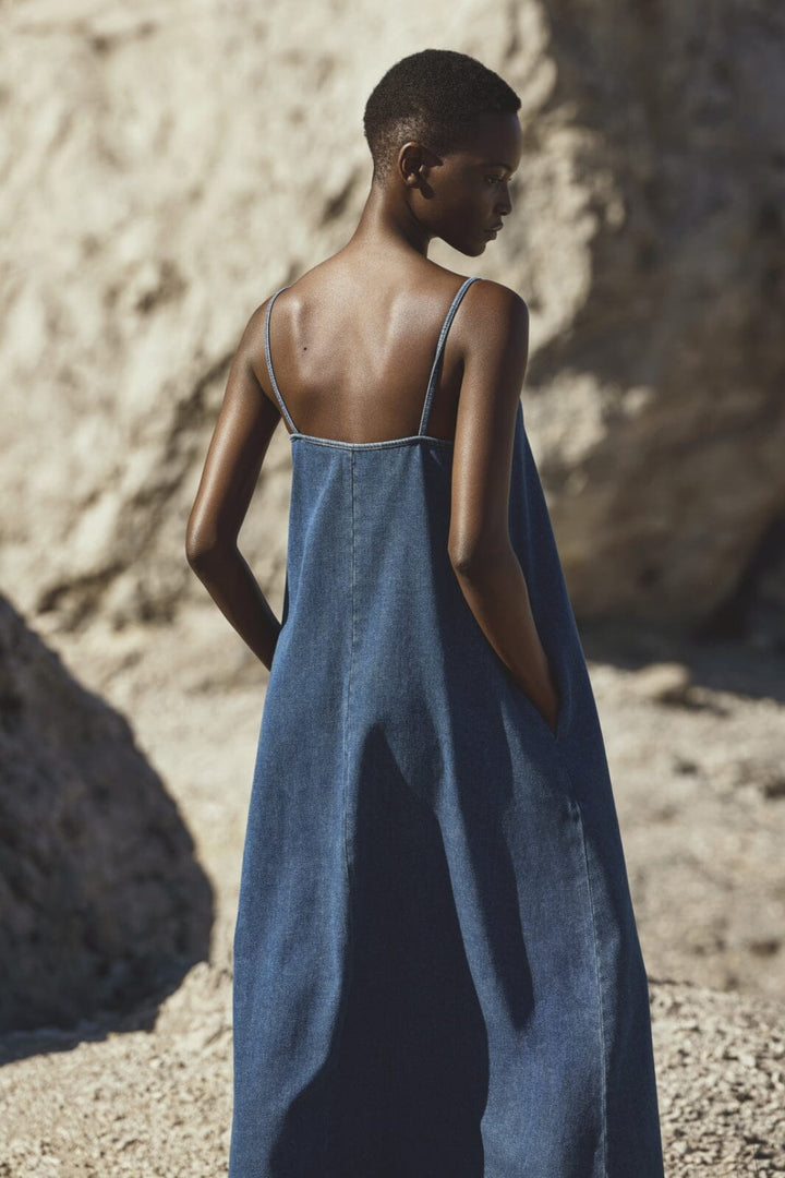 Forudbestilling - Moss Copenhagen - Mschjolene Elena Strap Dress 19039 - Mid Blue Wash Kjoler 