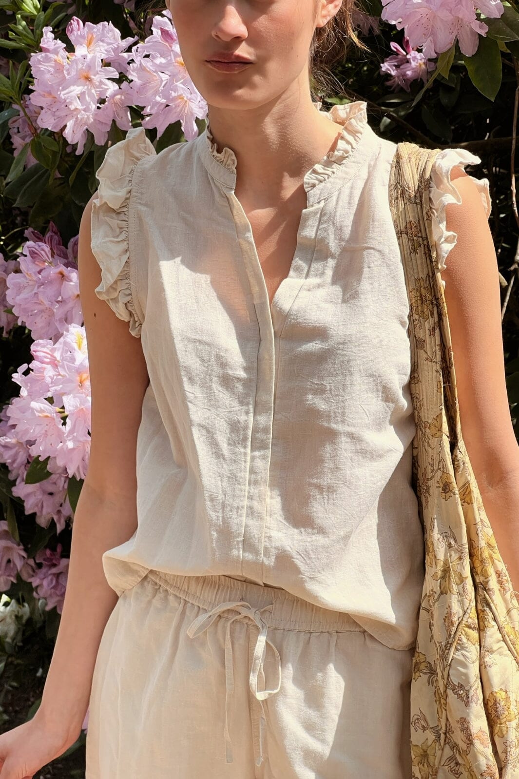 Forudbestilling - Neo Noir - Siona Linen Top - Sand Bluser 