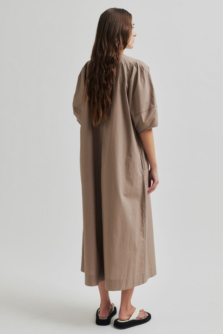 Forudbestilling - Second Female - Larkini New Maxi Dress 59633 - Fossil 
