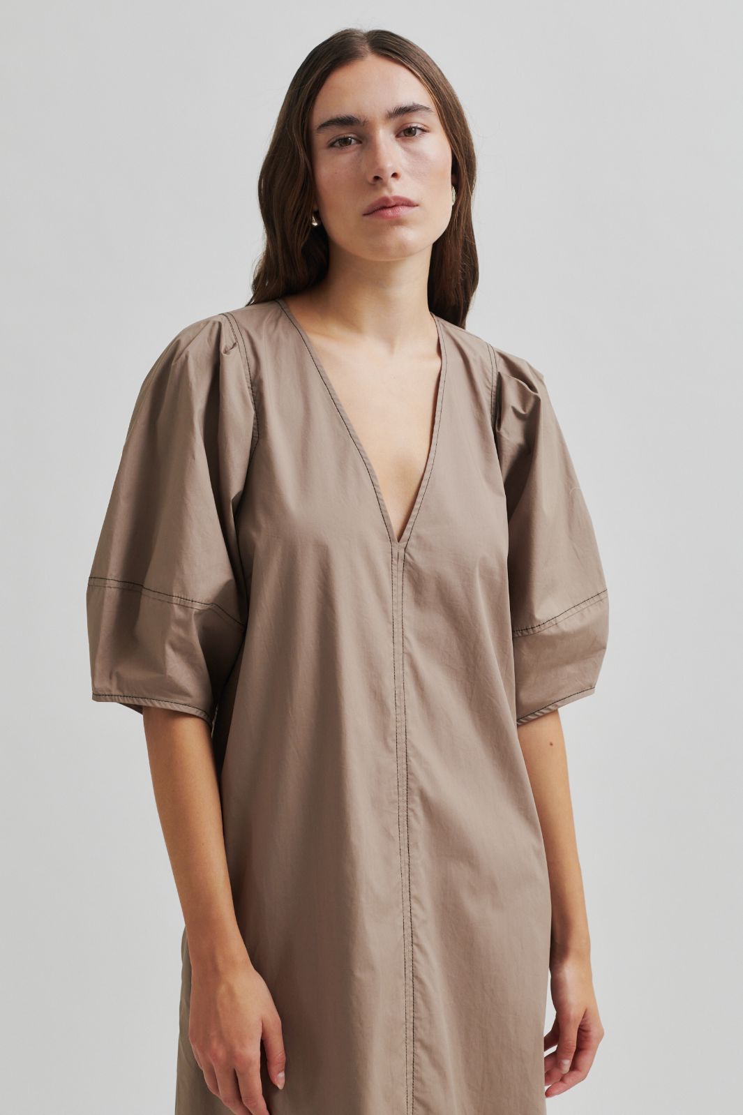 Forudbestilling - Second Female - Larkini New Maxi Dress 59633 - Fossil 