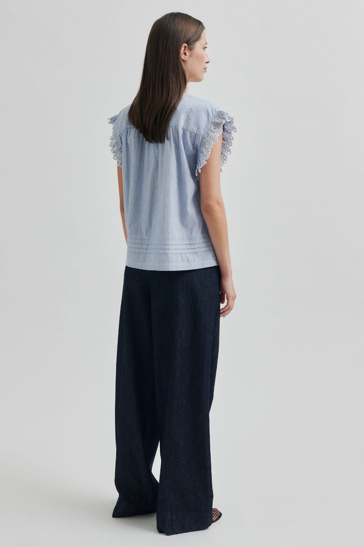 Forudbestilling - Second Female - Laure Top 59713 - Light Blue Stripe Toppe 