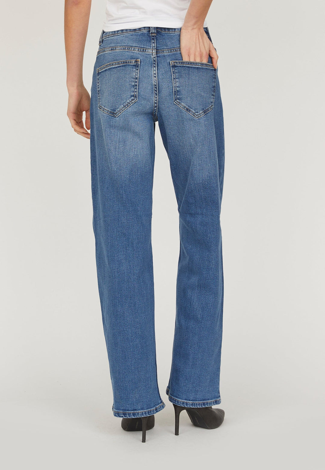 Forudbestilling - Sisters Point - Onea-Je - 921 Mid Blue Wash Jeans 