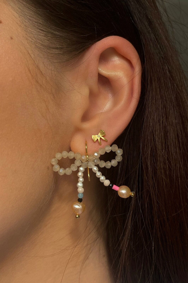 Forudbestilling - Stine A - Petit Bow Earring With Stone Silver - Single - 1344-00-S Øreringe 