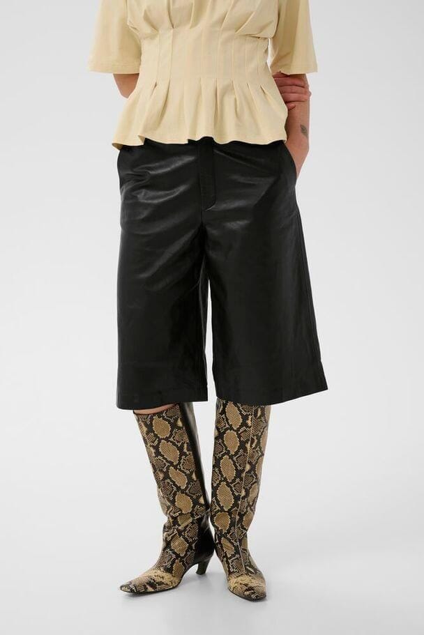 Gestuz - Gzallis Shorts 10911111 - 100017 - Black Shorts 