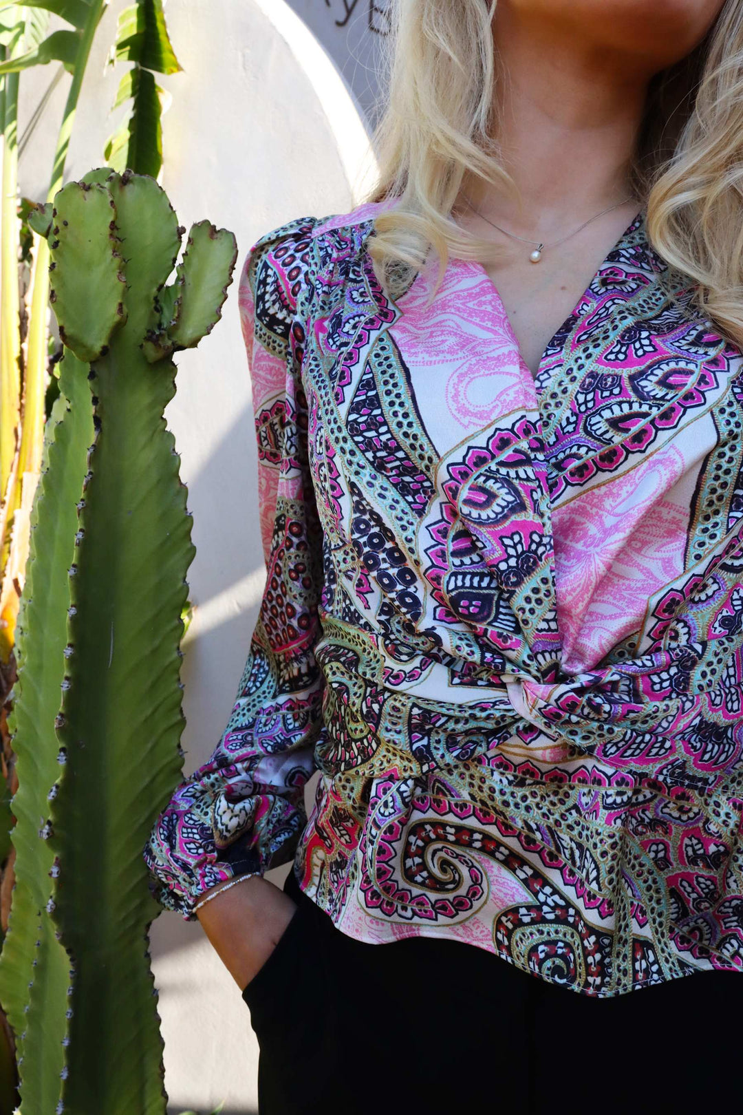 Liberte - Tiki Ls Twist Blouse 22120 - Pink Scarf