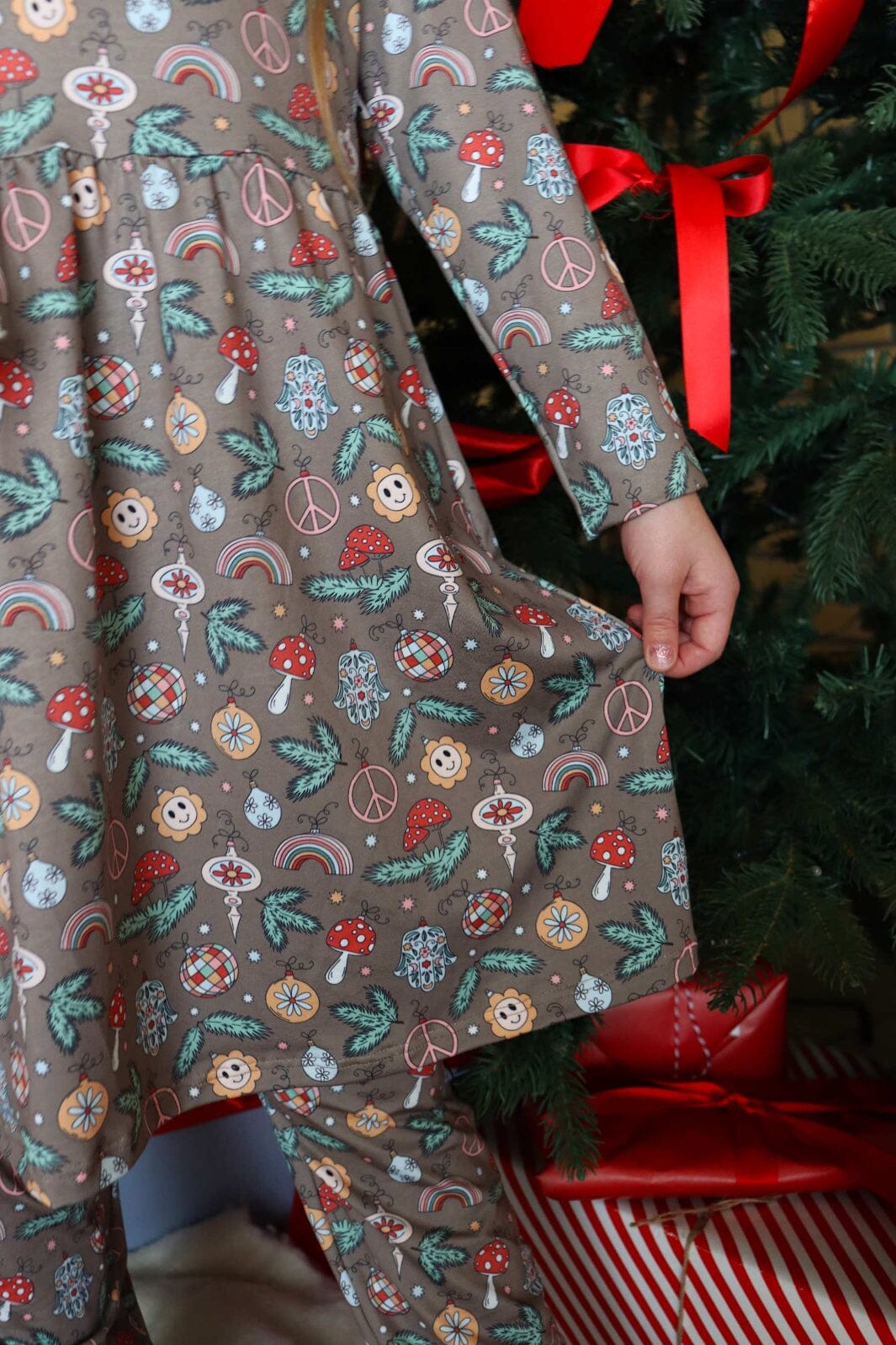 Liberte Ami - Alma-Ls-Babydoll-Dress (Kids) 9658 - Smiley Peace Brown