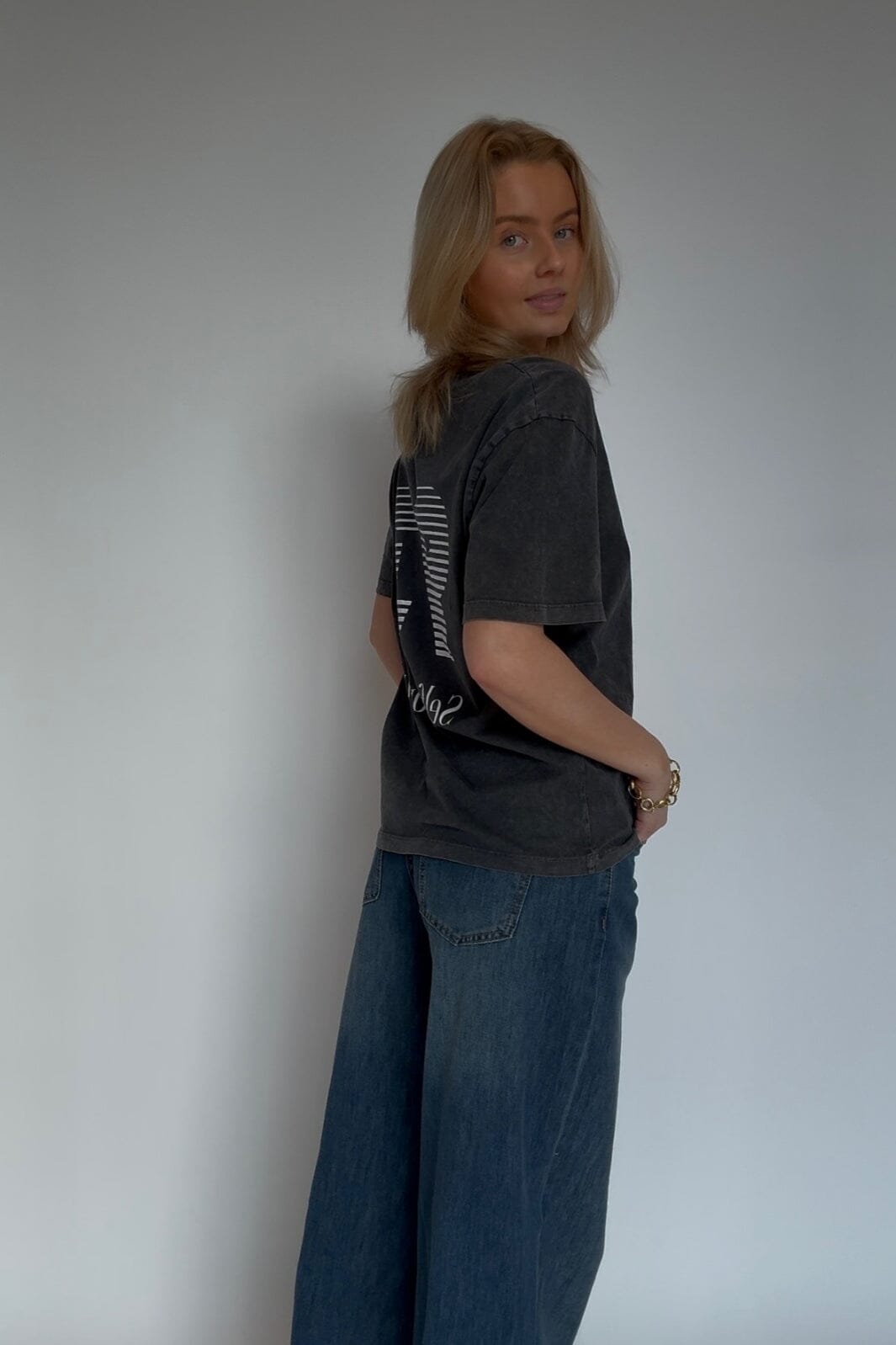 Love & Divine - Love1303 18534 - 053 - Grey Wash T-shirts 