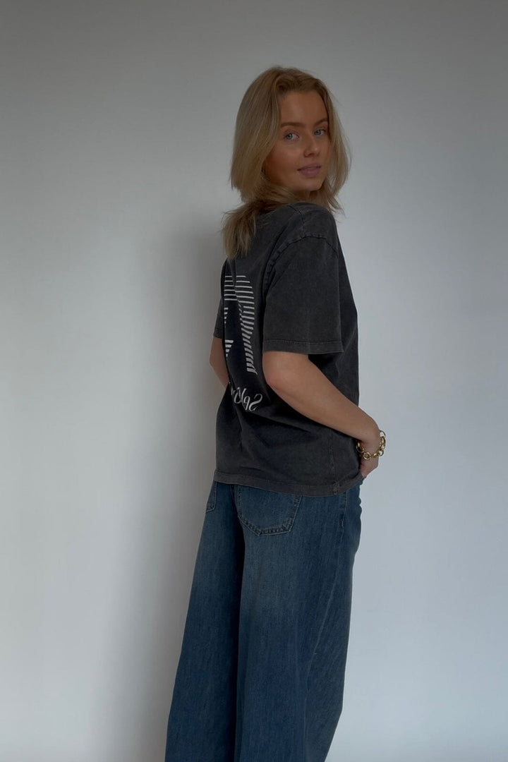 Love & Divine - Love1303 18534 - 053 - Grey Wash T-shirts 
