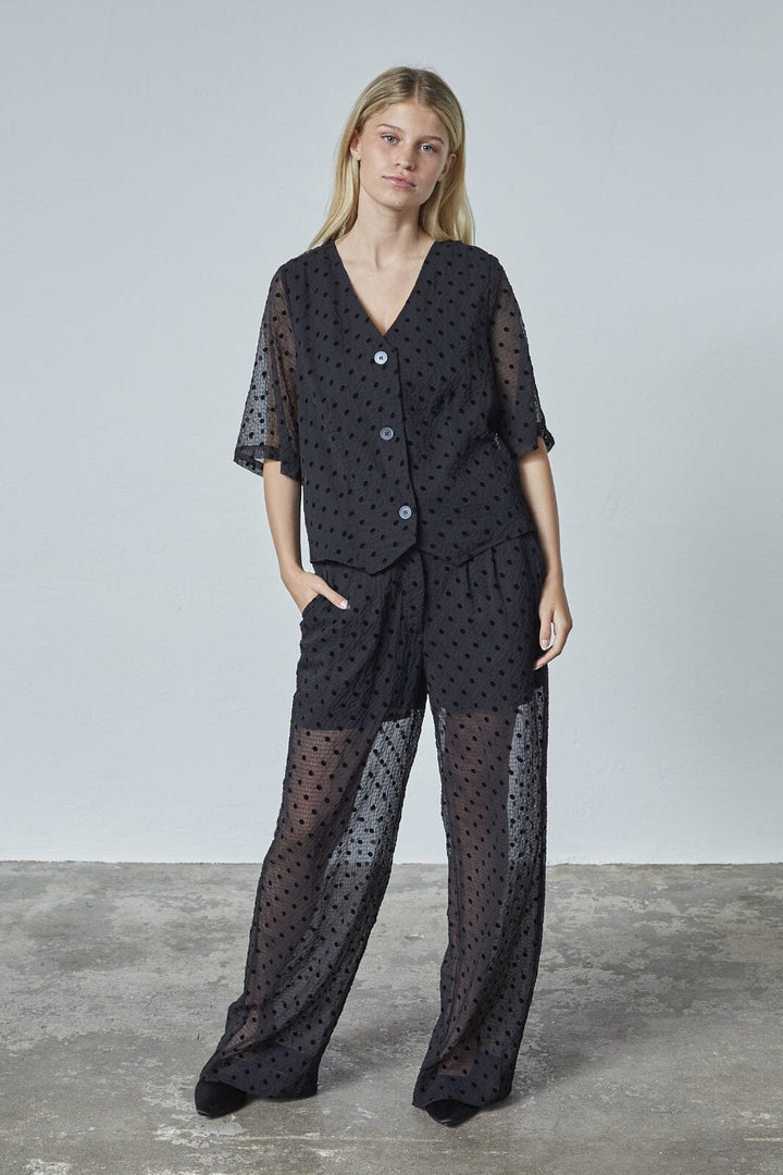 Love & Divine - Love1418 19191 - 001 - Black Dot