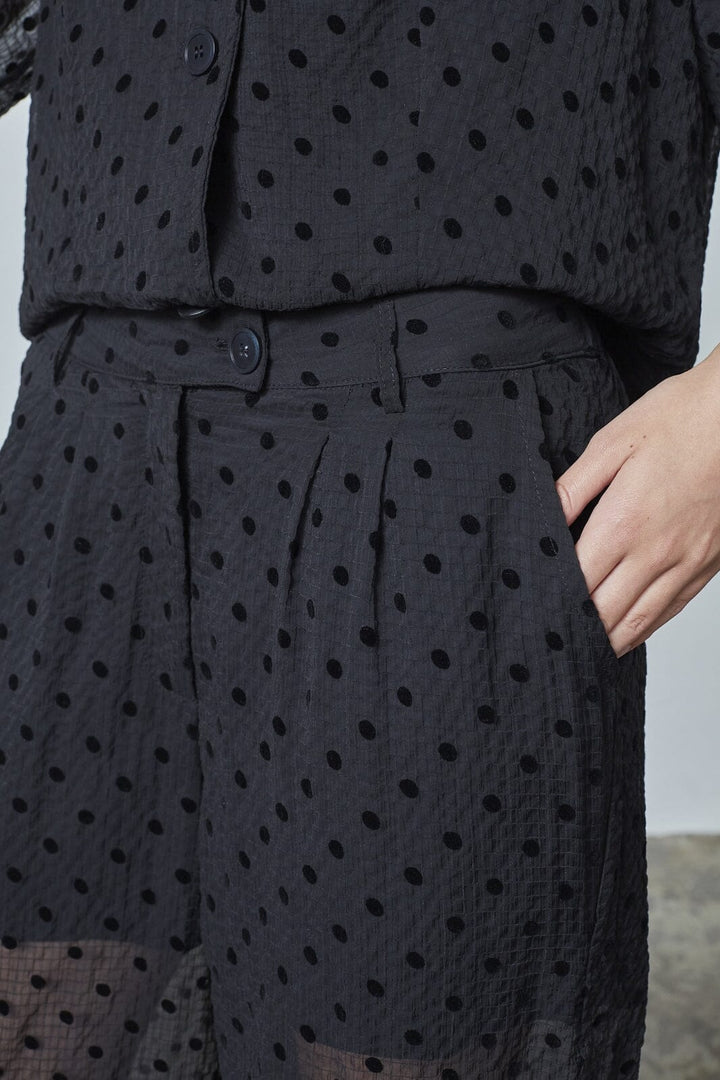 Love & Divine - Love1419 19192 - 001 - Black Dot