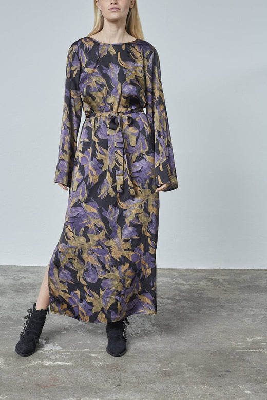 Love & Divine - Love1421 19199 - 003 - Black Flower