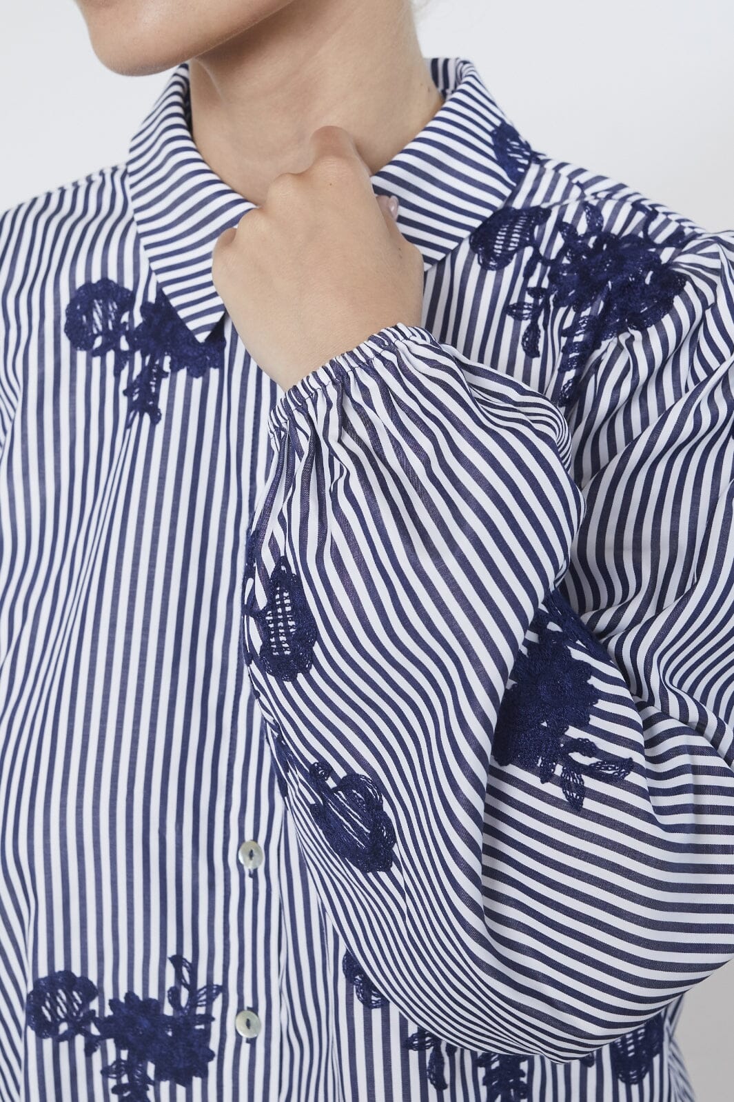 Love & Divine - Love1430 19213 - 830 - Blue Stripe