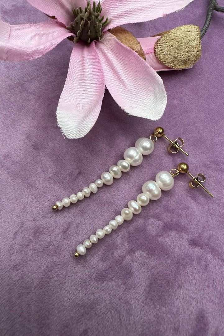 Mellow Moon - One Pearl Long Earring - Forgyldt Øreringe 
