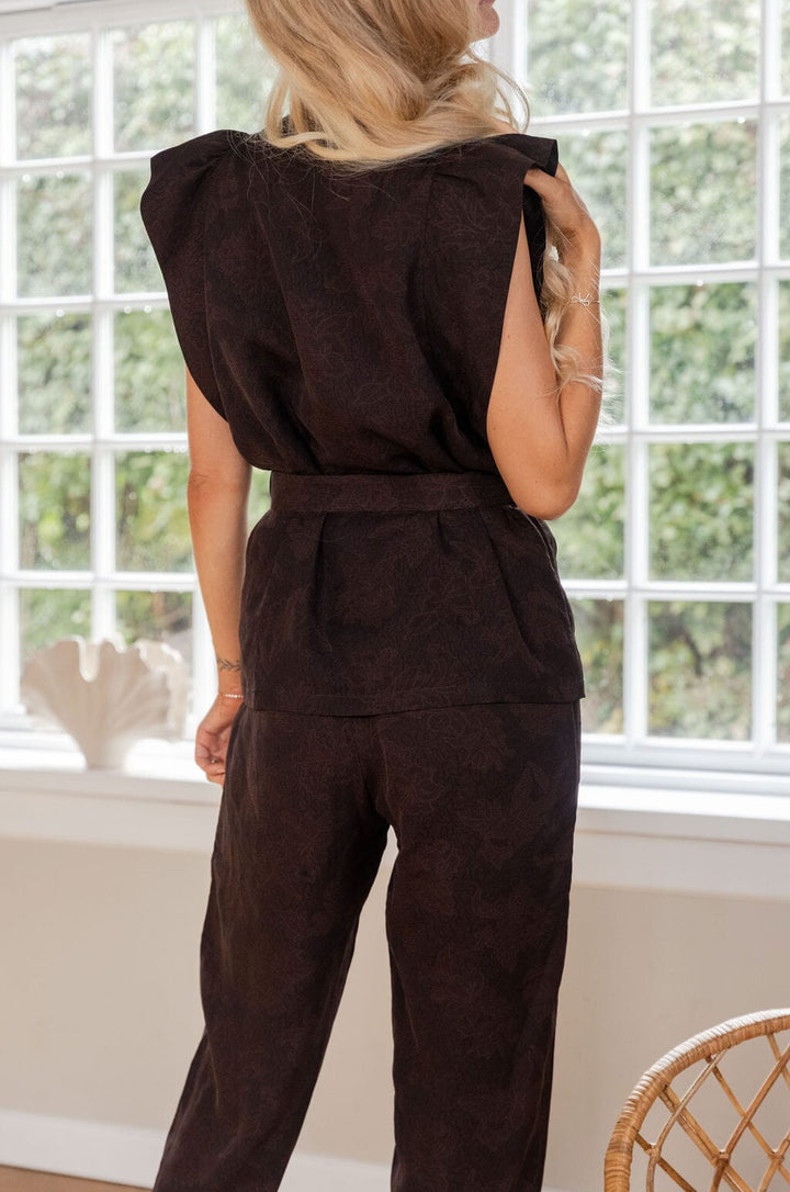 Molly & My X Julie Elgaard - Emma Jacquard Vest 167095 - 676 - Dark Brown Frakker 