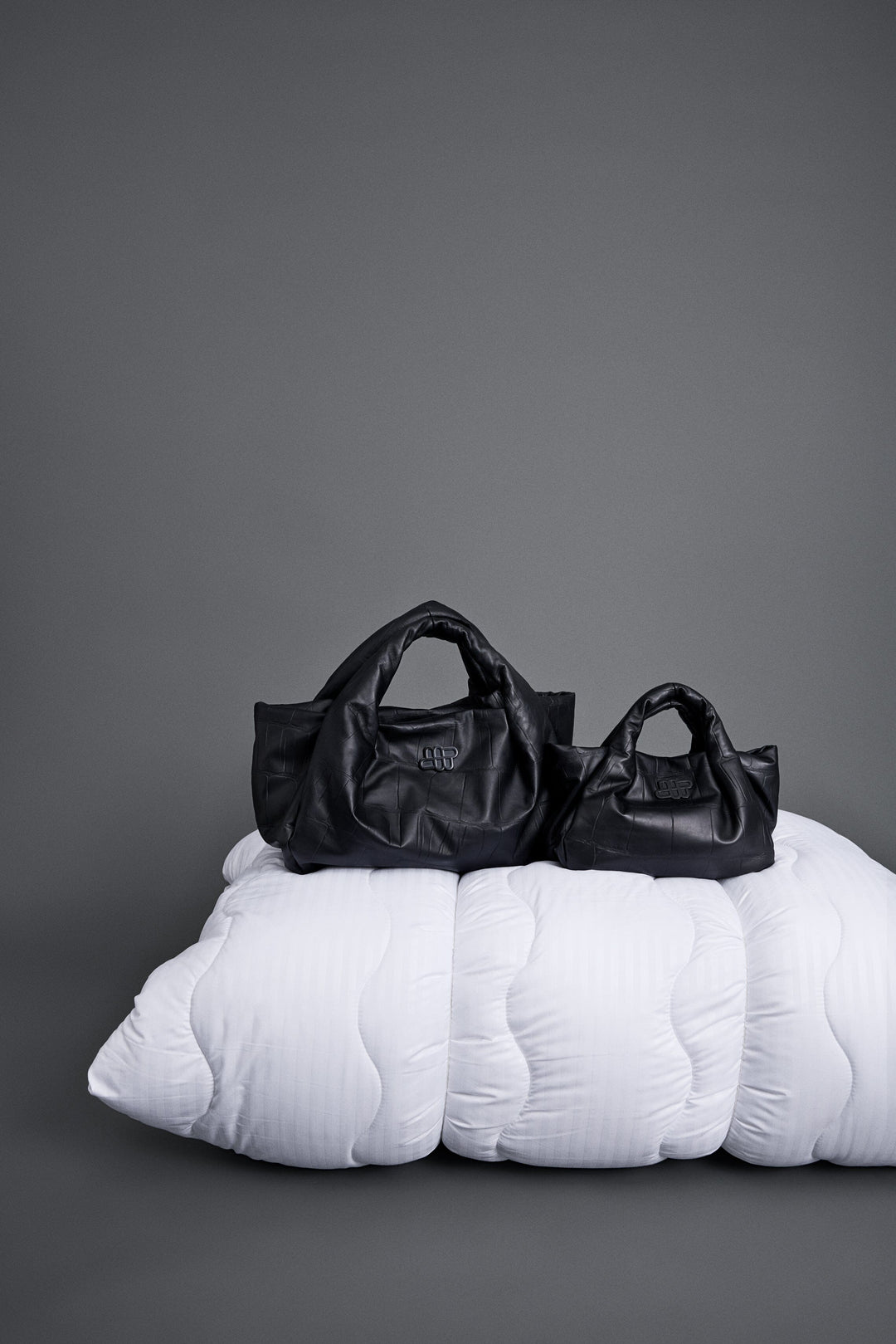 Munthe - Lix Croco 263190626351 - 2 - Black Tasker 