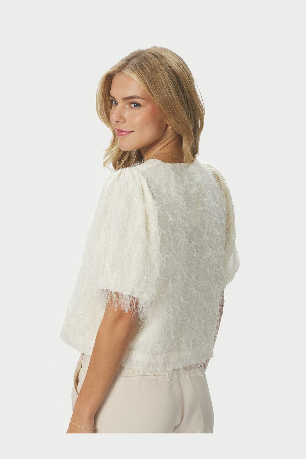 Neo Noir - Aisa Frilly Blouse 167582 - 122 - Creme