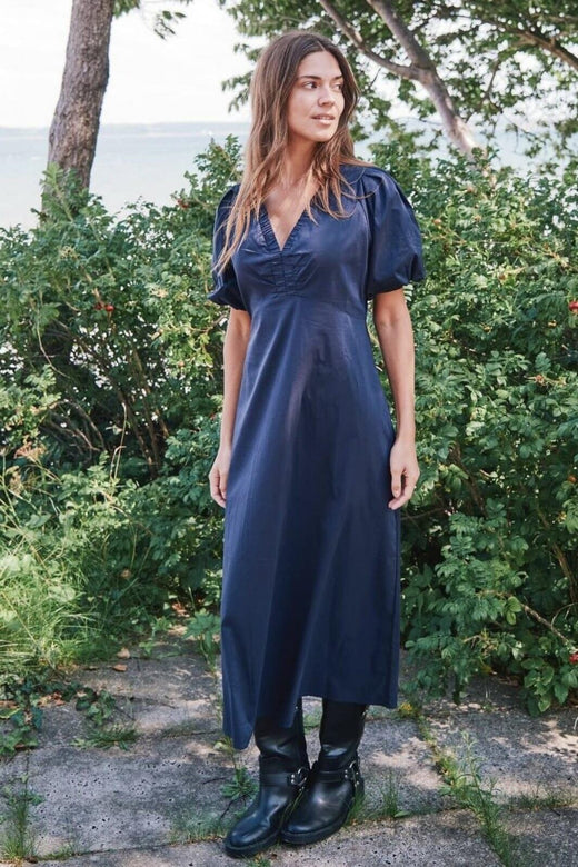 Forudbestilling - Neo Noir - Illana Poplin Dress - Navy Kjoler 