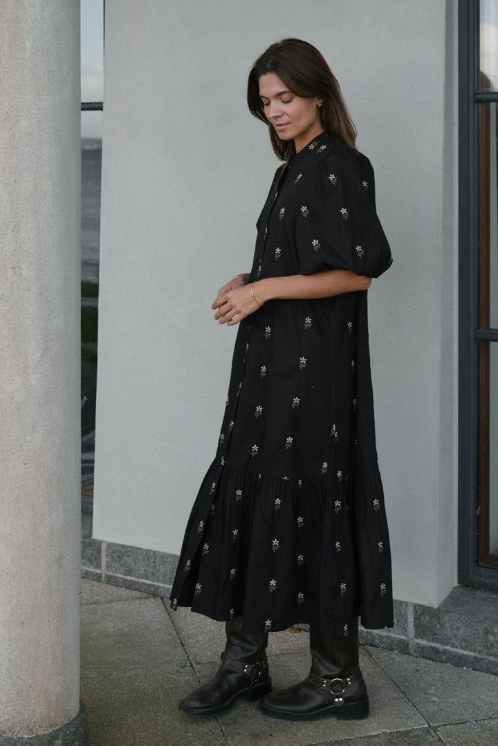 Neo Noir - Nnveronica Flower Emb Dress 166846 - 100 - Black Kjoler 